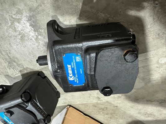 425817.8274 Pompes hydrauliques Kalmar Reach Pièces d'empilage