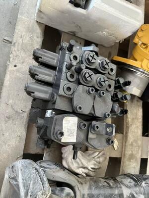 150602020002B distributeur multivoies 	Pièces pour Reach Stacker Sany